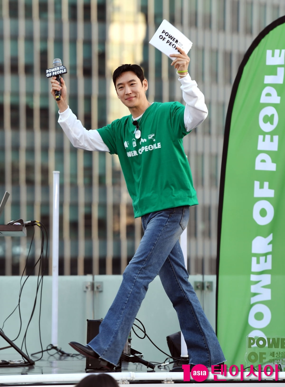 俳優イ・ジェフン、寄付トークコンサート「オックスファム・スーパーライブ」に参加