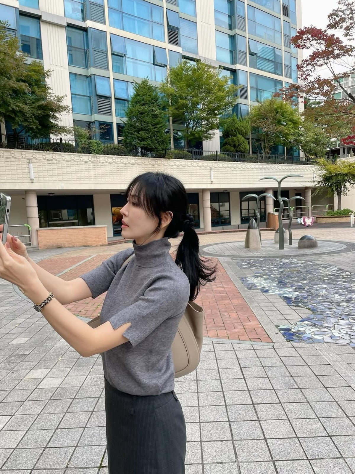 Actress Kim So-yeon Captivates Fans with Her Elegant Charm on Instagram
