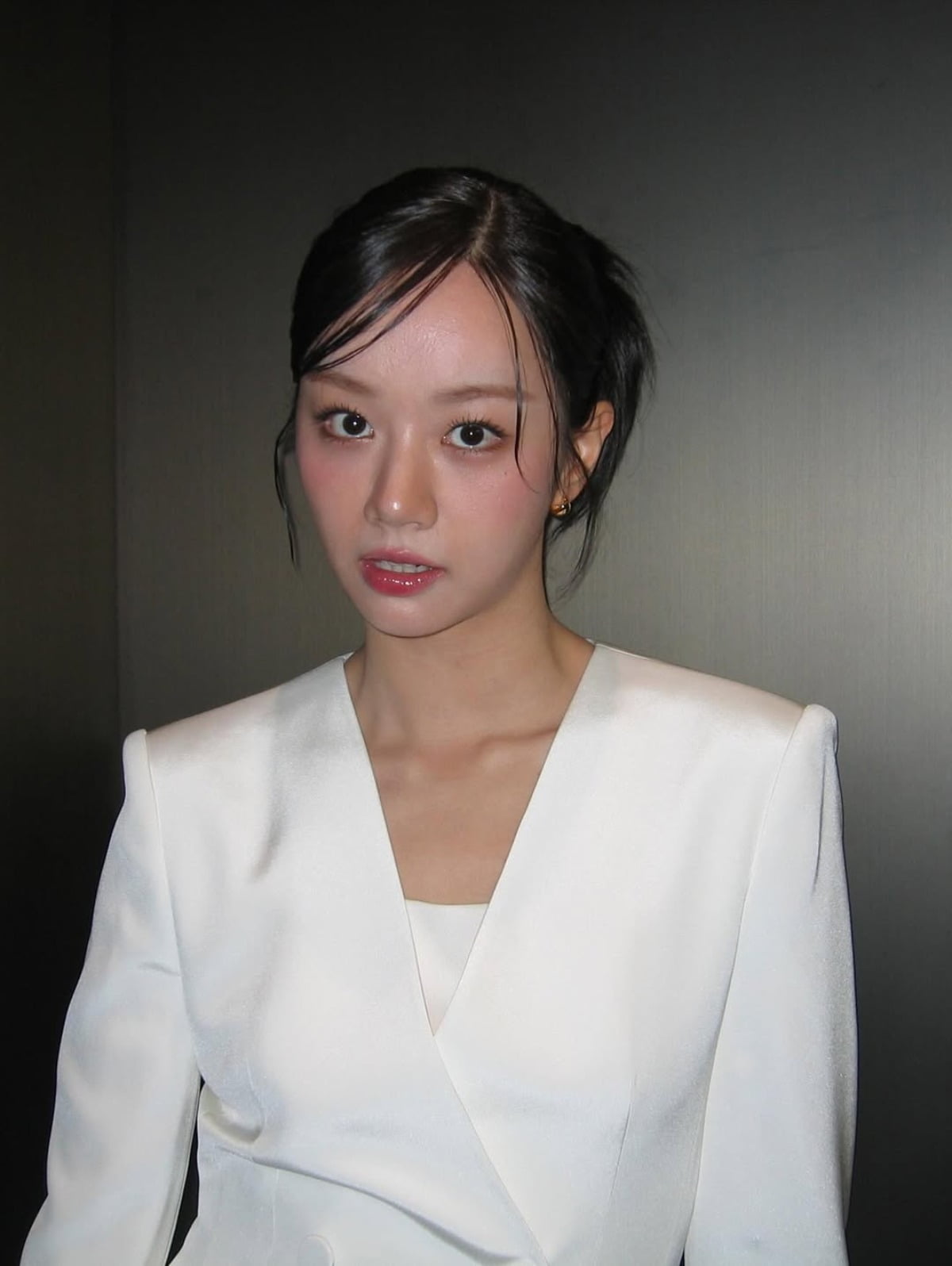 Hyeri Shines at Hourglass Pop-Up Store Amid W Korea Controversy
