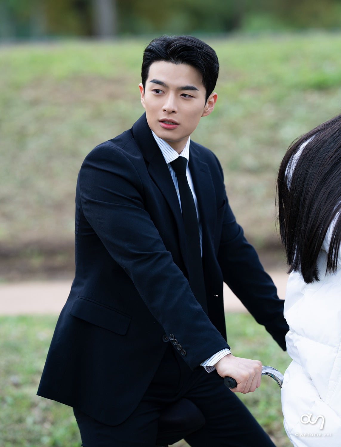 Rising Star Son Sang-yeon Shines in 'Brilliant Days' Amidst Challenges