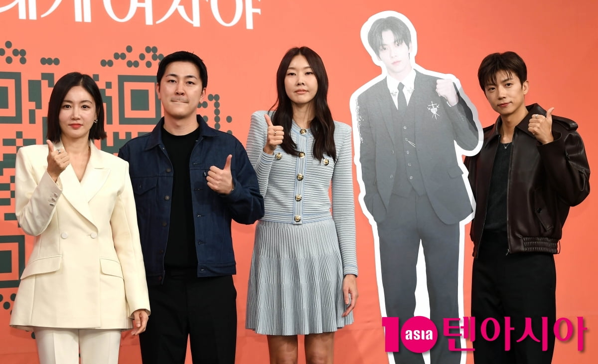 KBS新バラエティ『ヌナは俺にとって女だ』制作発表会にハン・ヘジン、ファン・ウスルヘ、ウヨン、パク・ジヌPDが出席