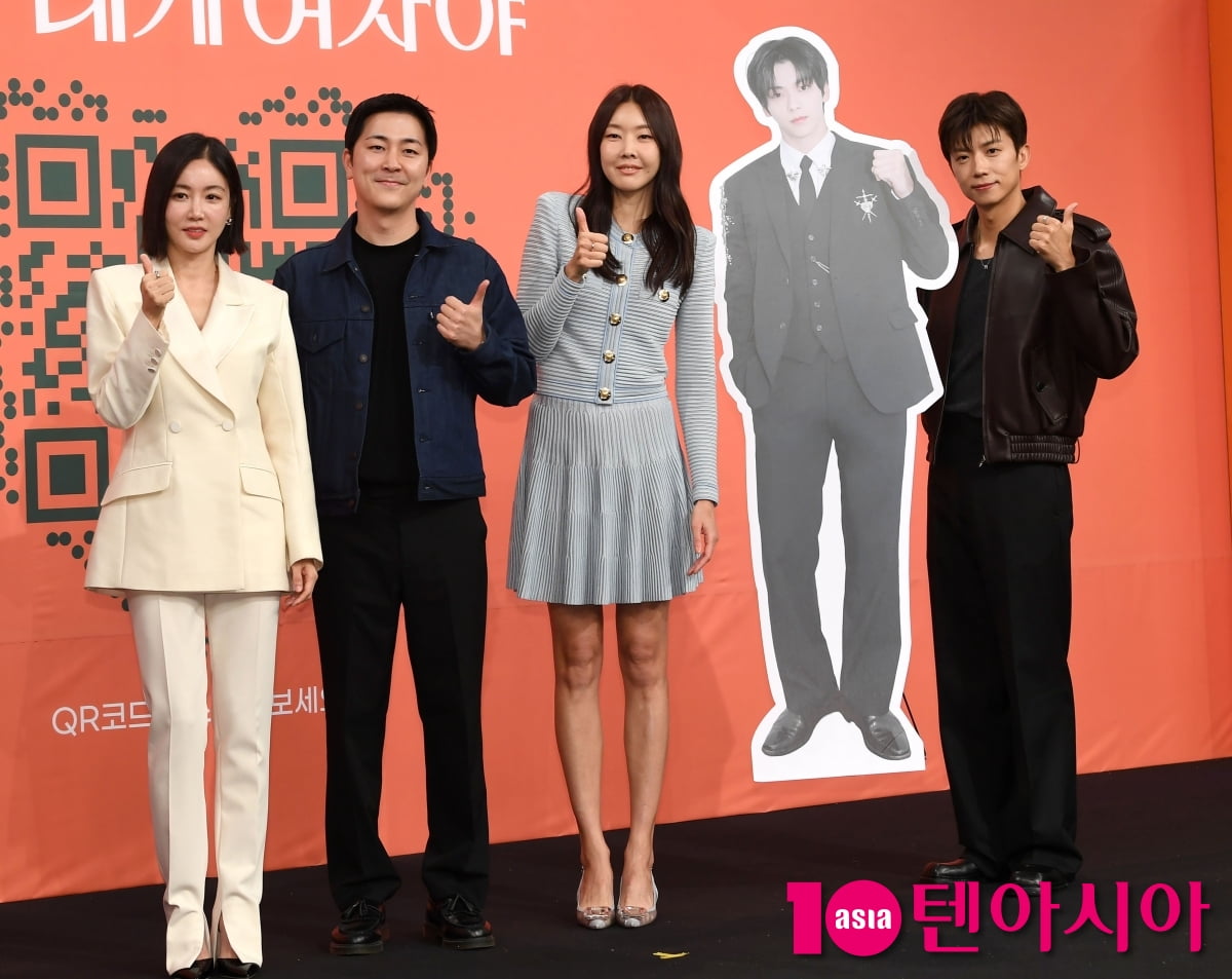 KBS新バラエティ『ヌナは俺にとって女だ』制作発表会にハン・ヘジン、ファン・ウスルヘ、ウヨン、パク・ジヌPDが出席