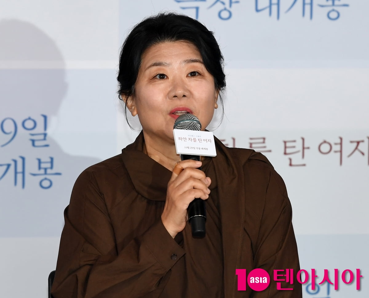 Lee Jung-eun Attends Press Screening of 'The Woman in the White Car'