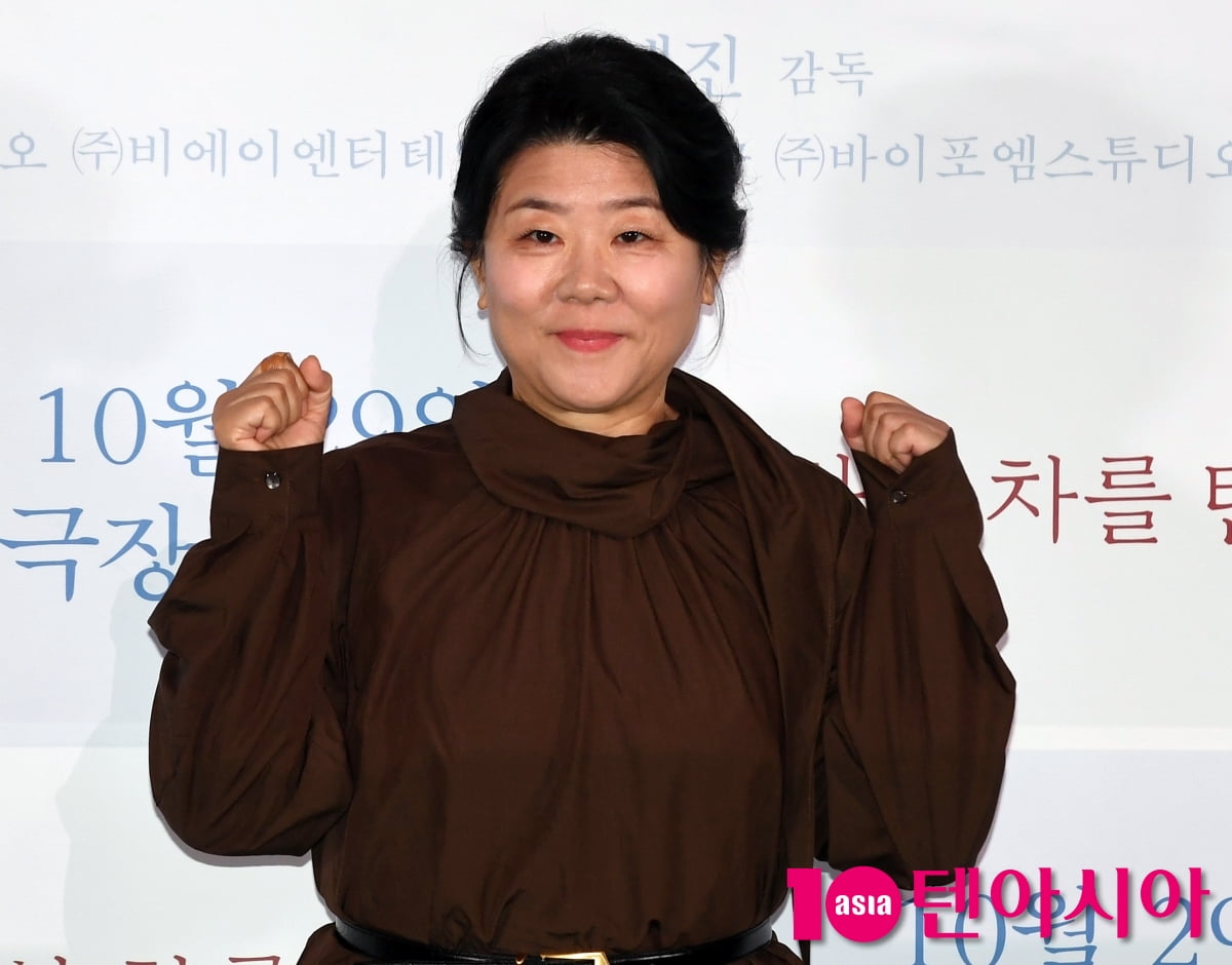 Lee Jung-eun Attends Press Screening of 'The Woman in the White Car'