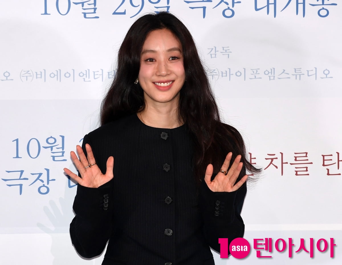 Jung Ryeo-won Attends Press Screening of 'The Woman in the White Car' in Seoul
