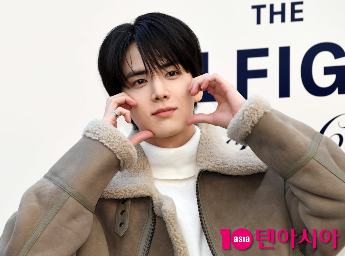 ドボイズのヨンフン、ザ・ヒルフィガー・レーシング・クラブイベントに華麗に登場