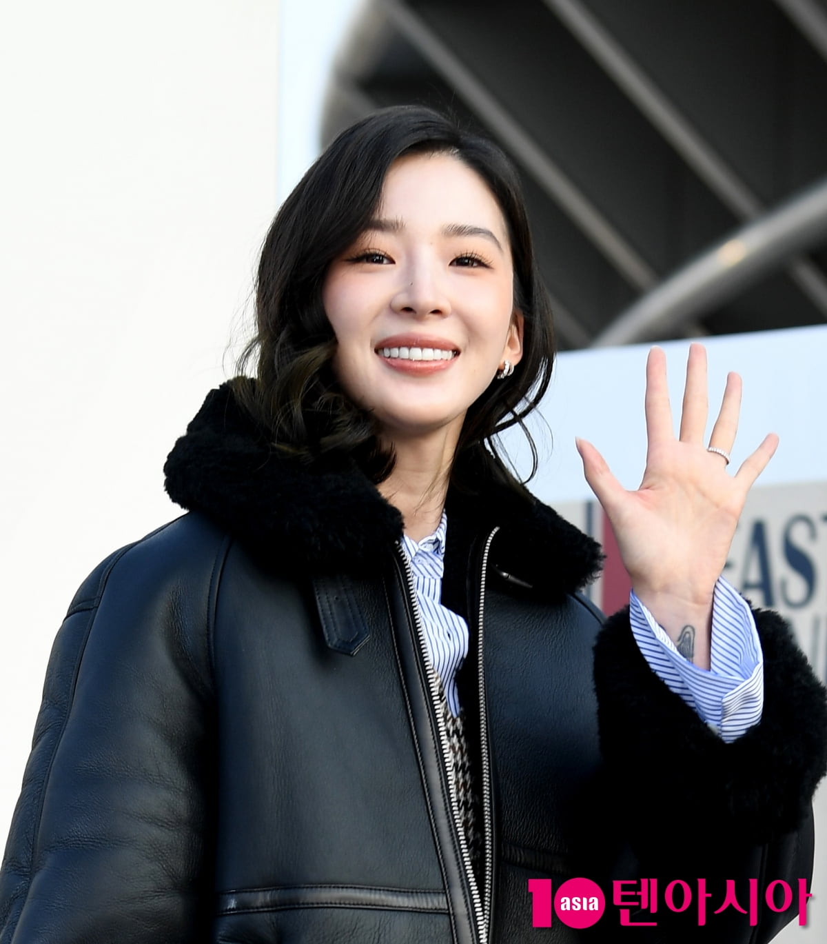 モデル アイリン、ザ・ヒルフィガー・レーシング・クラブ イベントに登場