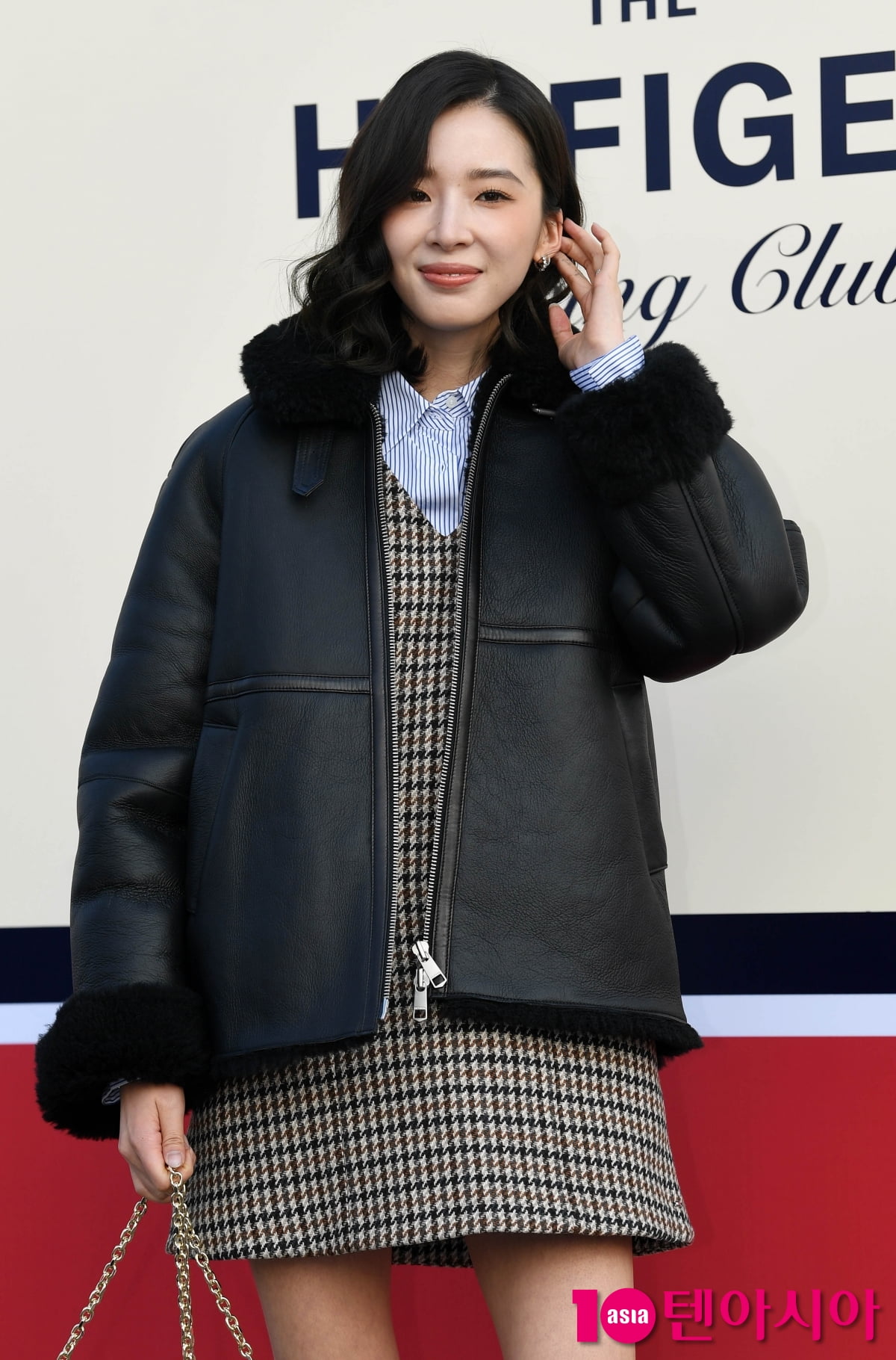 モデル アイリン、ザ・ヒルフィガー・レーシング・クラブ イベントに登場