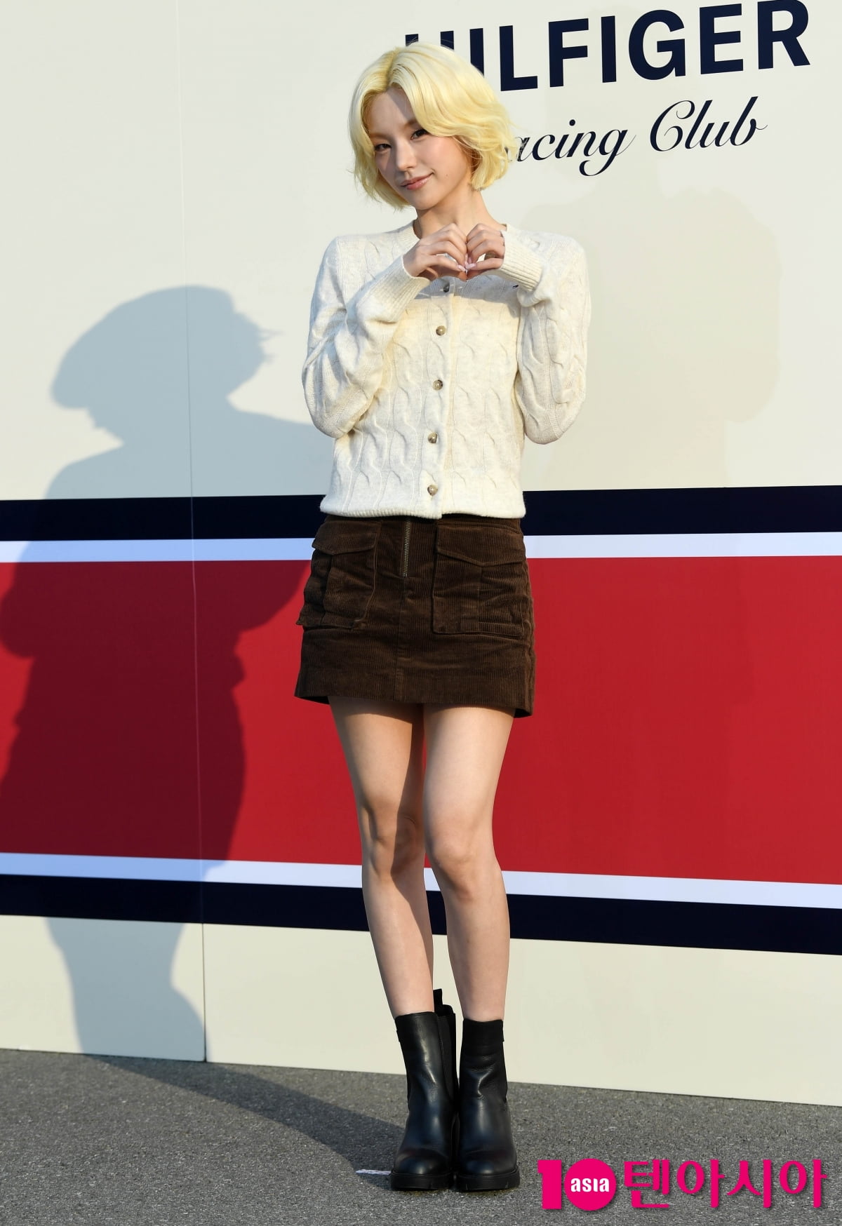 ITZYのイェジ、ザ・ヒルフィガー・レーシング・クラブイベントに登場