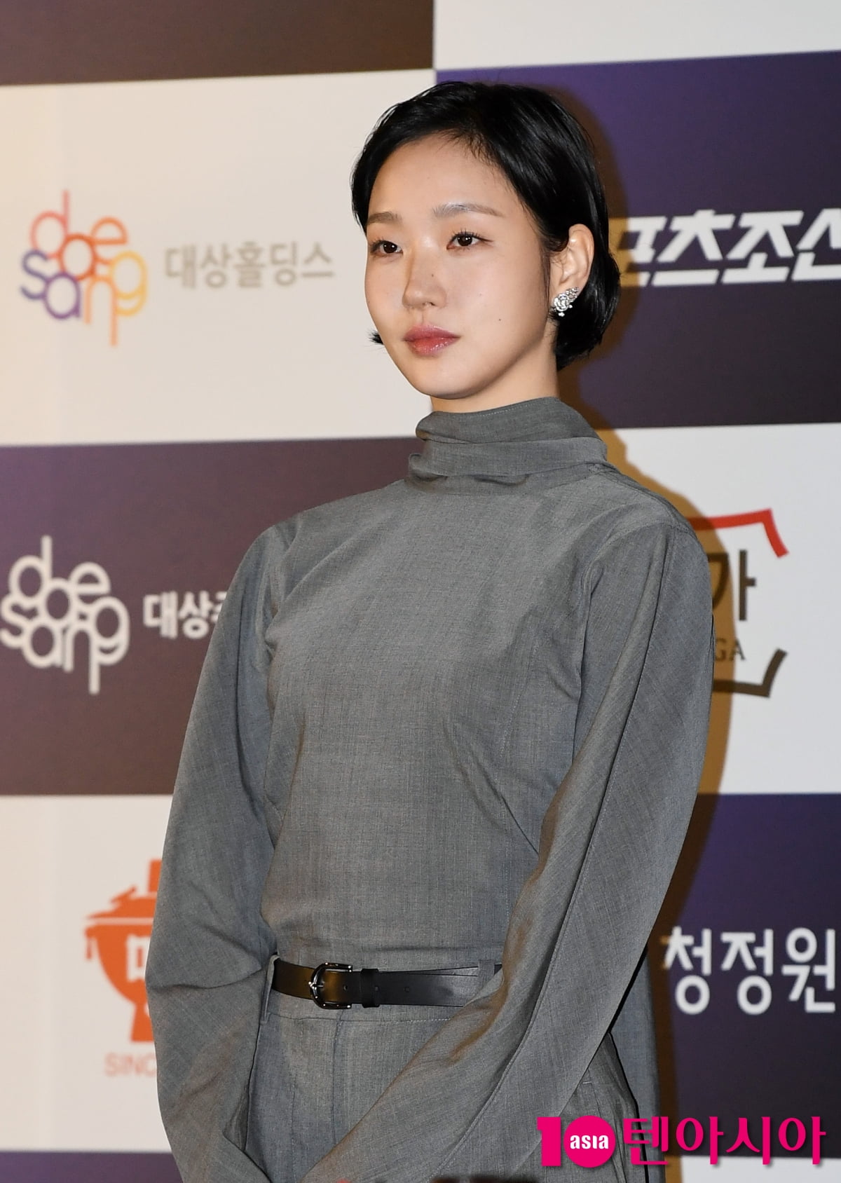 Kim Go-eun Attends Handprinting Event at the 45th Blue Dragon Film Awards