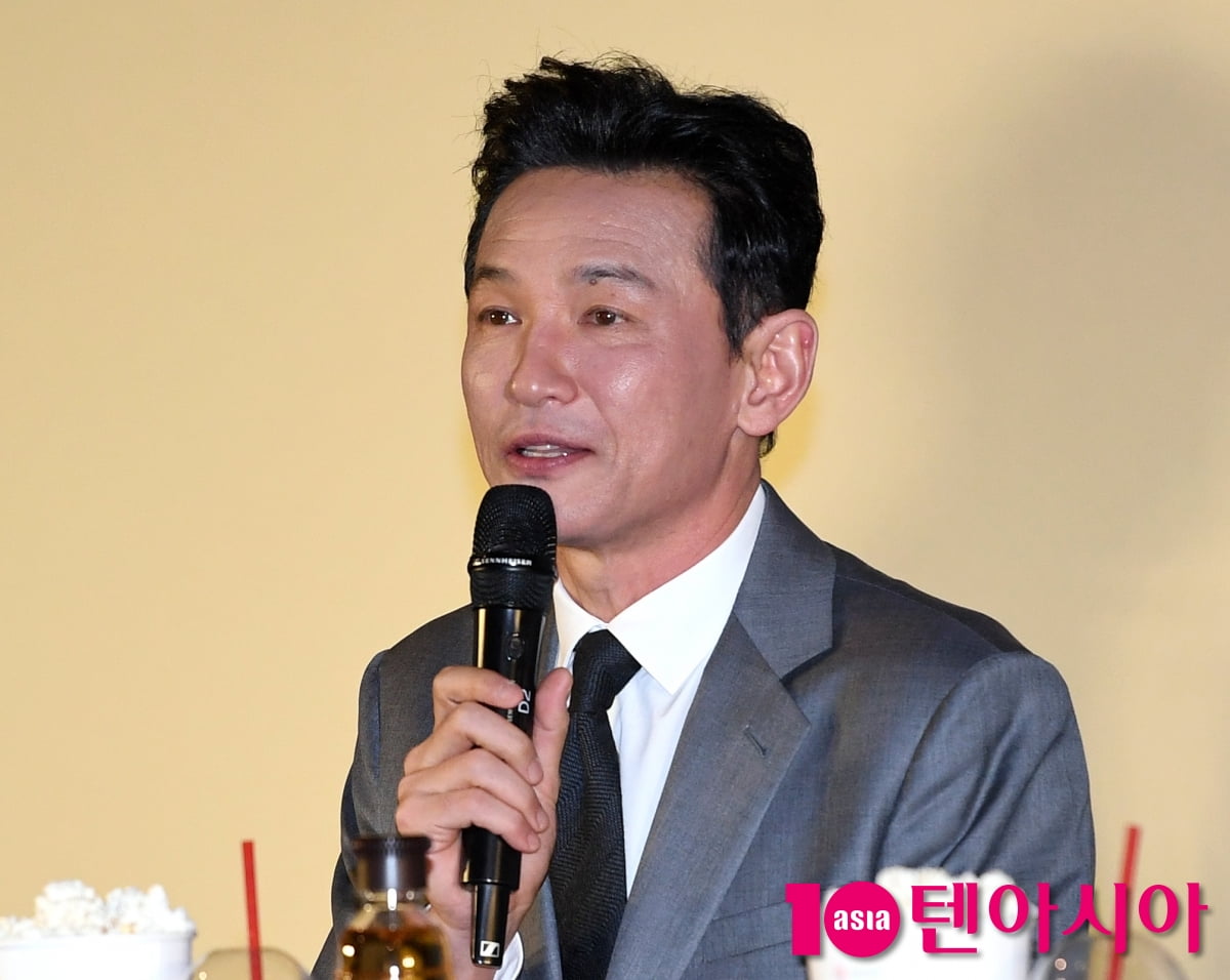 俳優ファン・ジョンミン、第45回青龍映画賞ハンドプリンティングイベントに参加