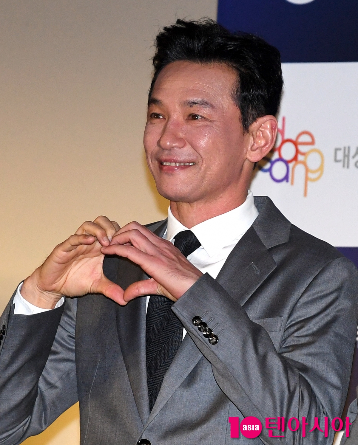 Stars Gather for the 45th Blue Dragon Film Awards Handprinting Ceremony