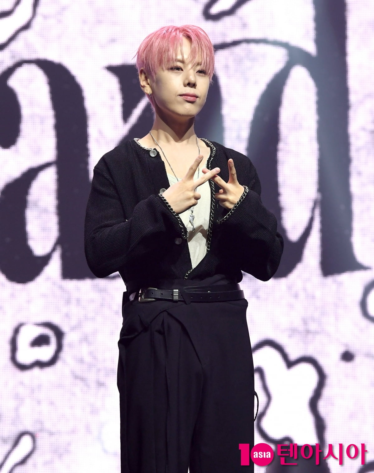 WEi's Jang Dae-hyeon Attends 'Wonderland' Showcase in Seoul