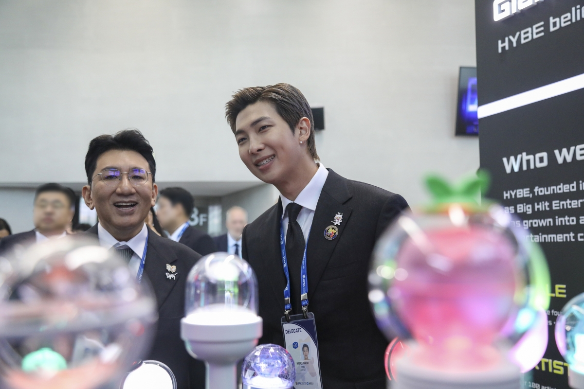 HYBE Chairman Bang Si-hyuk and BTS's RM Attend APEC CEO Summit, Showcasing Global Vision