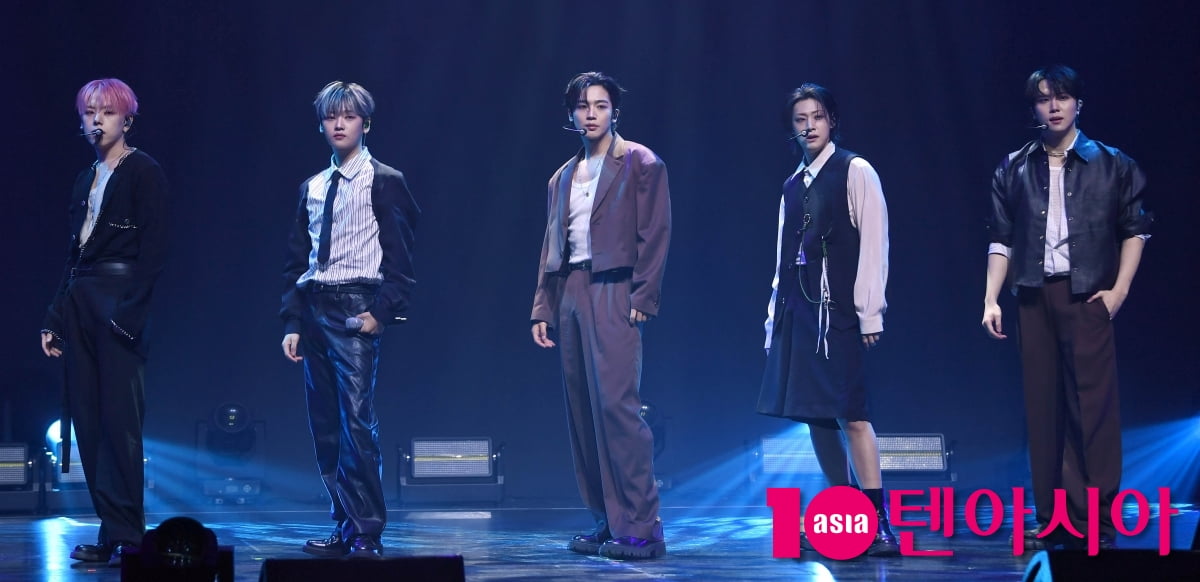 WEi Dazzles at 'Wonderland' Mini Album Showcase in Seoul