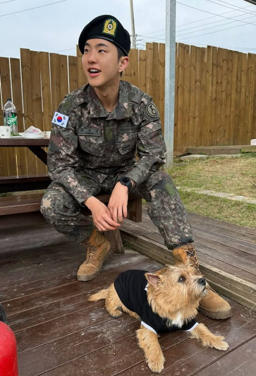SEVENTEEN's Hoshi Completes Basic Military Training, Shares Heartwarming Photos with Family