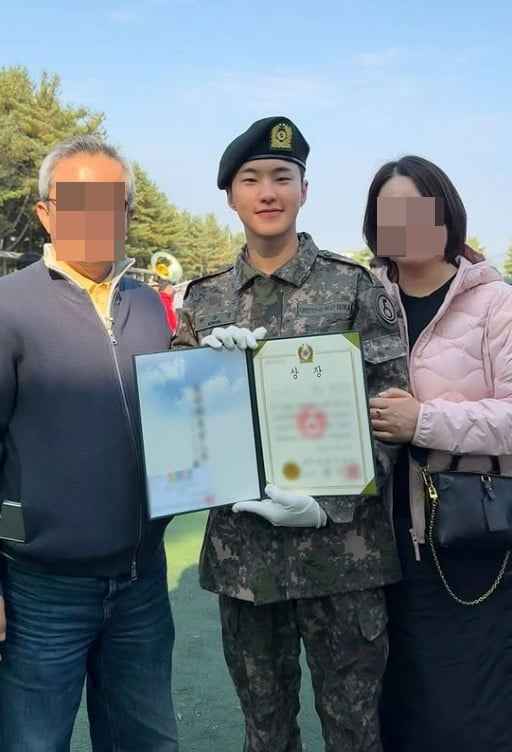 SEVENTEEN's Hoshi Completes Basic Military Training, Shares Heartwarming Photos with Family
