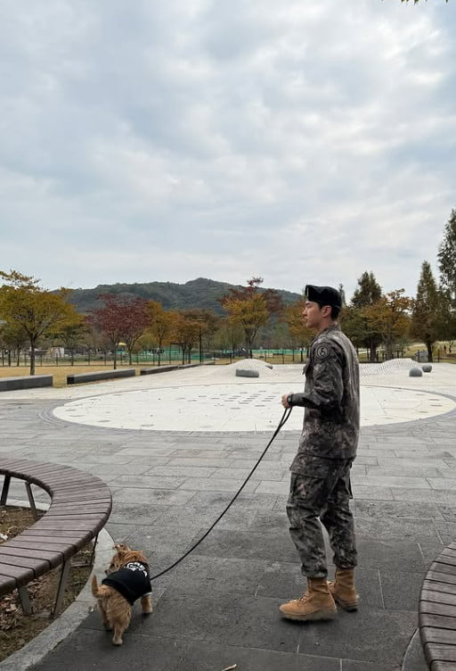 SEVENTEEN's Hoshi Completes Basic Military Training, Shares Heartwarming Photos with Family