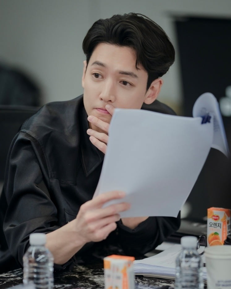 Upcoming Legal Drama 'Pro Bono' Set to Premiere in December with Jung Kyung-ho's Return