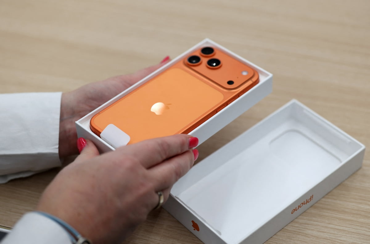 가을에 나오던 신상 아이폰, '봄'에 출시?…갤럭시 견제하나