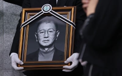 전유성 문화훈장 수훈…생전소감서 "유식한 개그맨으로 착각해주길"
