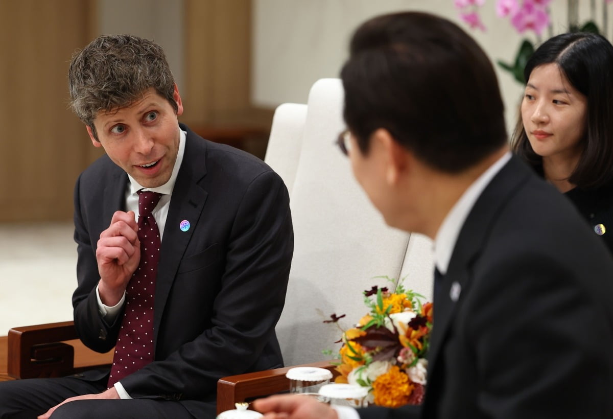 "땡큐, 올트먼!"…'9만전자' 회복·SK하이닉스 '최고가' [종목+]