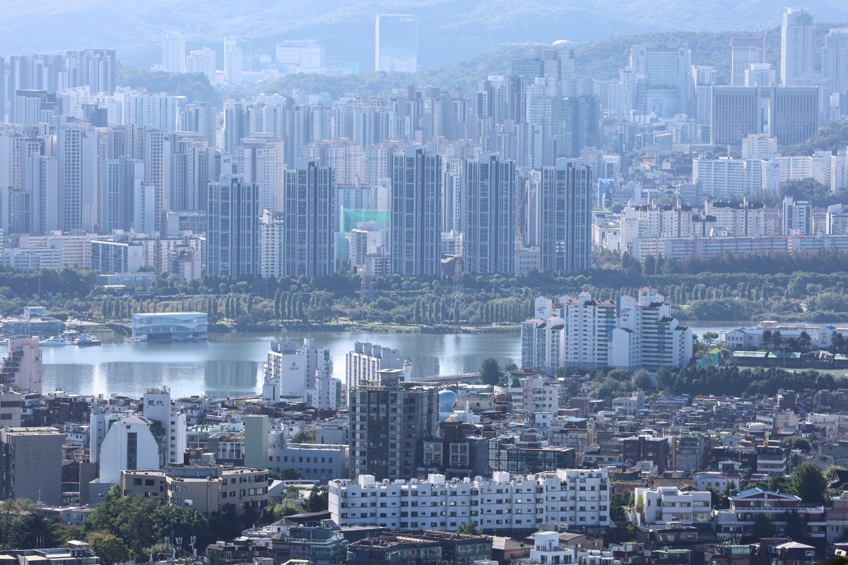 대출 조이고 한강벨트 규제 확대…정부, '부동산 패키지' 카드 만지작