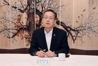 "부동산세제 전반적으로 보겠다…文 정부 때와는 달라"
