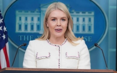 방한 백악관 대변인, 한국 화장품 추천 받았나…K뷰티 쇼핑 인증