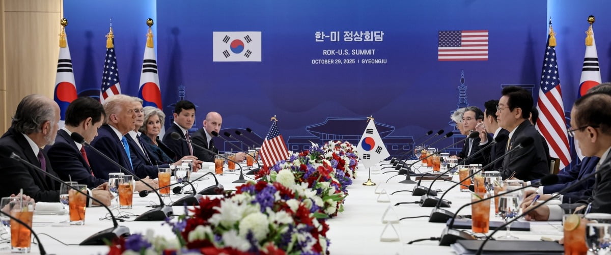 이재명 대통령과 도널드 트럼프 미국 대통령이 29일 경북 경주박물관에서 한미 정상회담을 하고 있다. /사진=연합뉴스