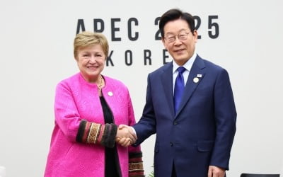 IMF 총재 만난 李 대통령 "韓 경제 빠르게 회복" [APEC 2025]