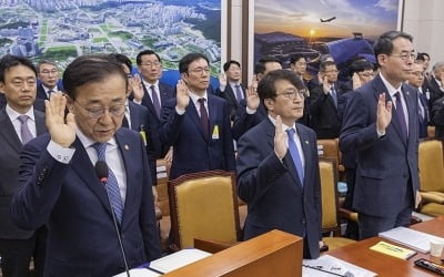국토부 대변인 대기발령 공방…野"부품 취급"·與"당연한 책임"
