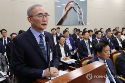 KT, 유심 전면 교체 논의…해킹 피해자 보상도 발표