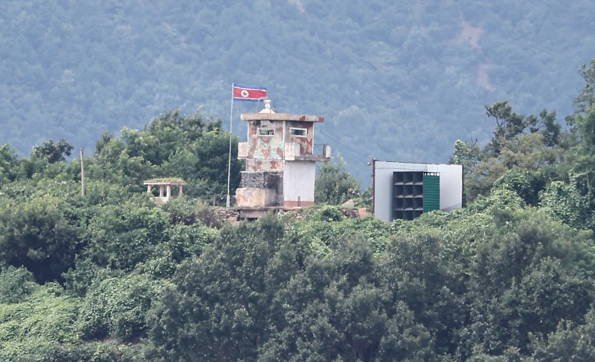 경기 파주시 접경지역에서 바라 본 북한 초소와 대남 확성기. /사진=뉴스1