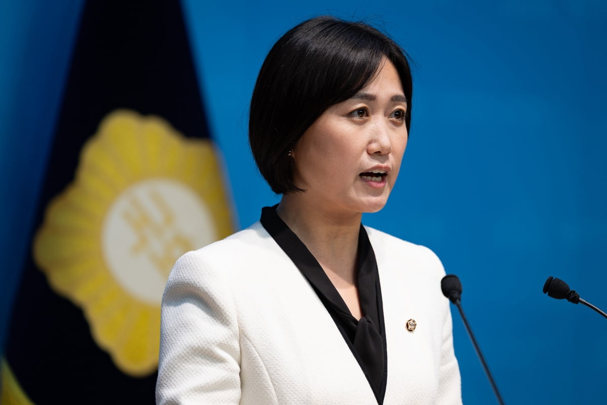 백승아 더불어민주당 원내대변인이 지난 19일 서울 여의도 국회 소통관에서 브리핑하고 있다. 사진=뉴스1
