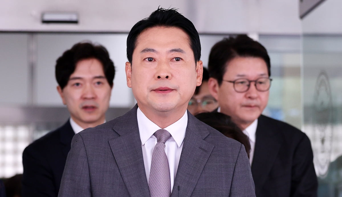  장동혁 국민의힘 대표가 3일 서울 영등포구 영등포경찰서에서 이진숙 전 방통위원장 체포에 대한 항의방문을 마친 뒤 이동하고 있다. 사진=뉴스1