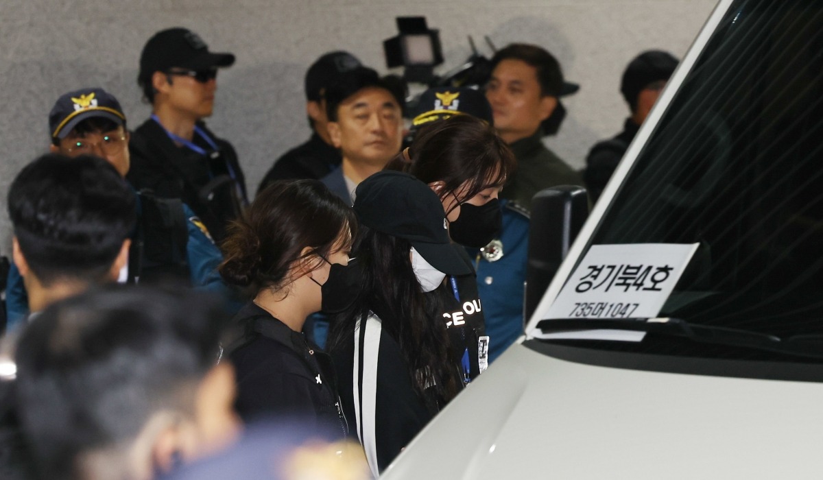 "반팔·반바지 사이 문신" 캄보디아 송환자들…휠체어 탄 고령자도
