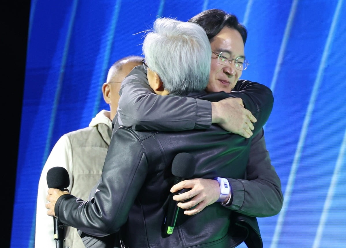 삼성전자 목표가 15만원 나왔다…"내년엔 82조 돈방석"