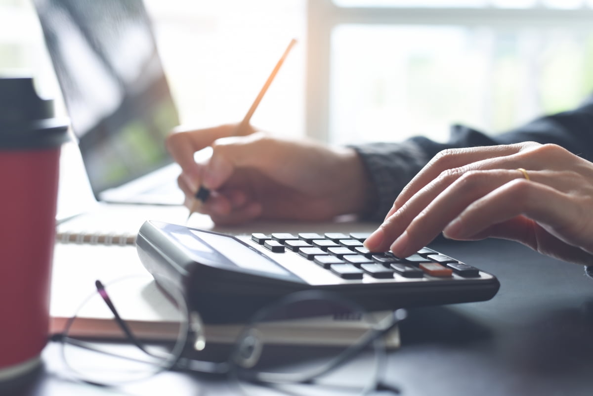 현실이 된 65세 정년 연장, 기업은 무엇을 준비해야 하나 [율촌의 노동법 라운지]