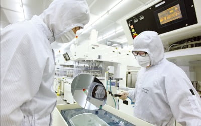 SK실트론 내년 초엔 판다…두산, 조만간 실사 마무리