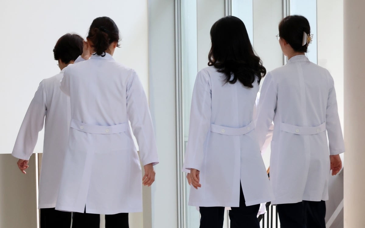 [단독] 의사 수 추계에 '번아웃' 반영…필요 의사 수 더 늘어날 듯