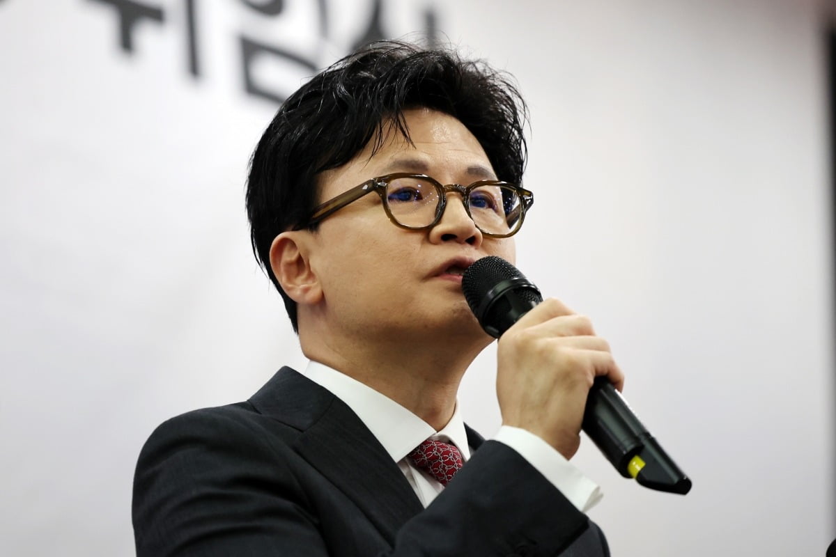한동훈, 李 대통령 향해 "재판 재개돼도 계엄 안한다 약속하라"