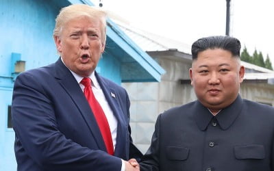 [속보] "北, 내년 3월 열병식 개최와 함께 북미정상회담 추진할 듯"