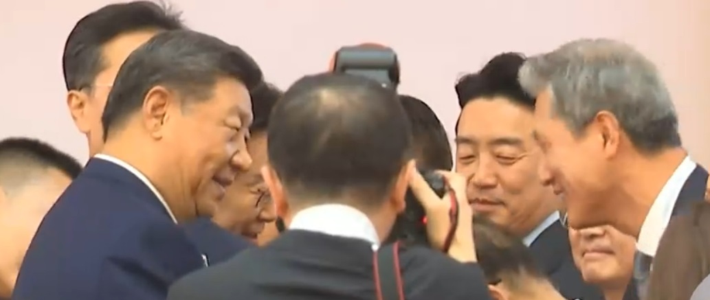 노재헌 주중대사 보고 활짝 웃은 시진핑…샤오미 선물 의미는