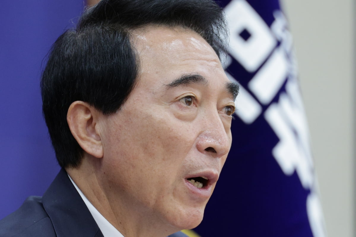 與 "재판중지법, '국정안정법'으로…이달 내 처리 가능성"