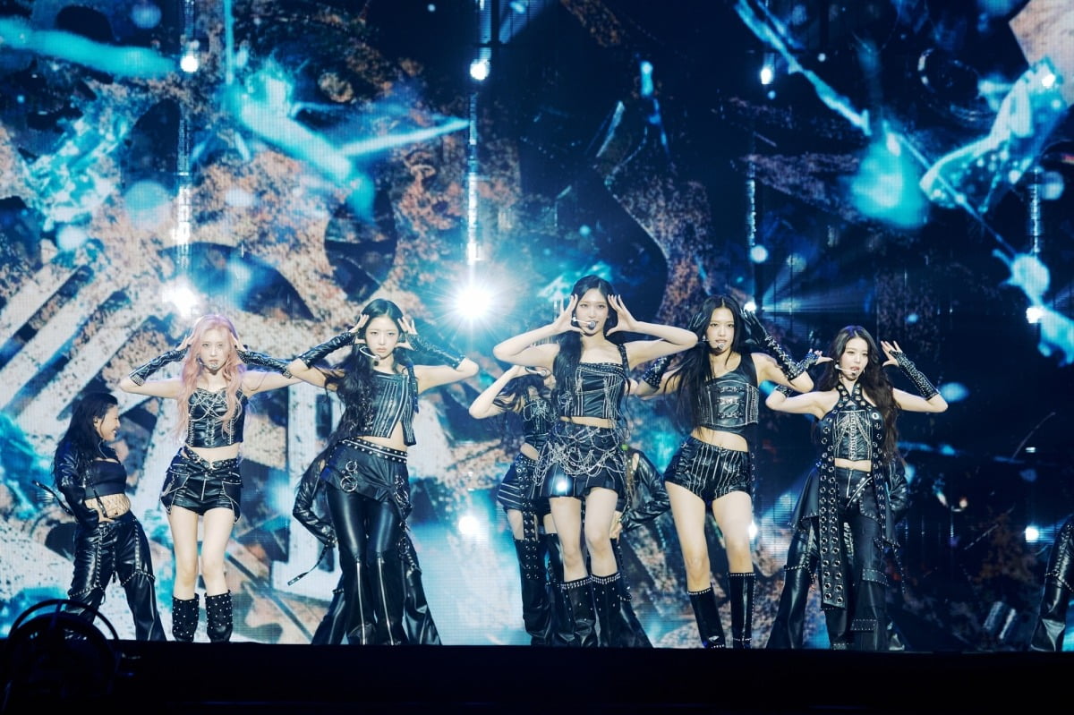 아이브, 실력까지 예쁘다…'공연 강자' 도약할 새 투어 출발 [리뷰]