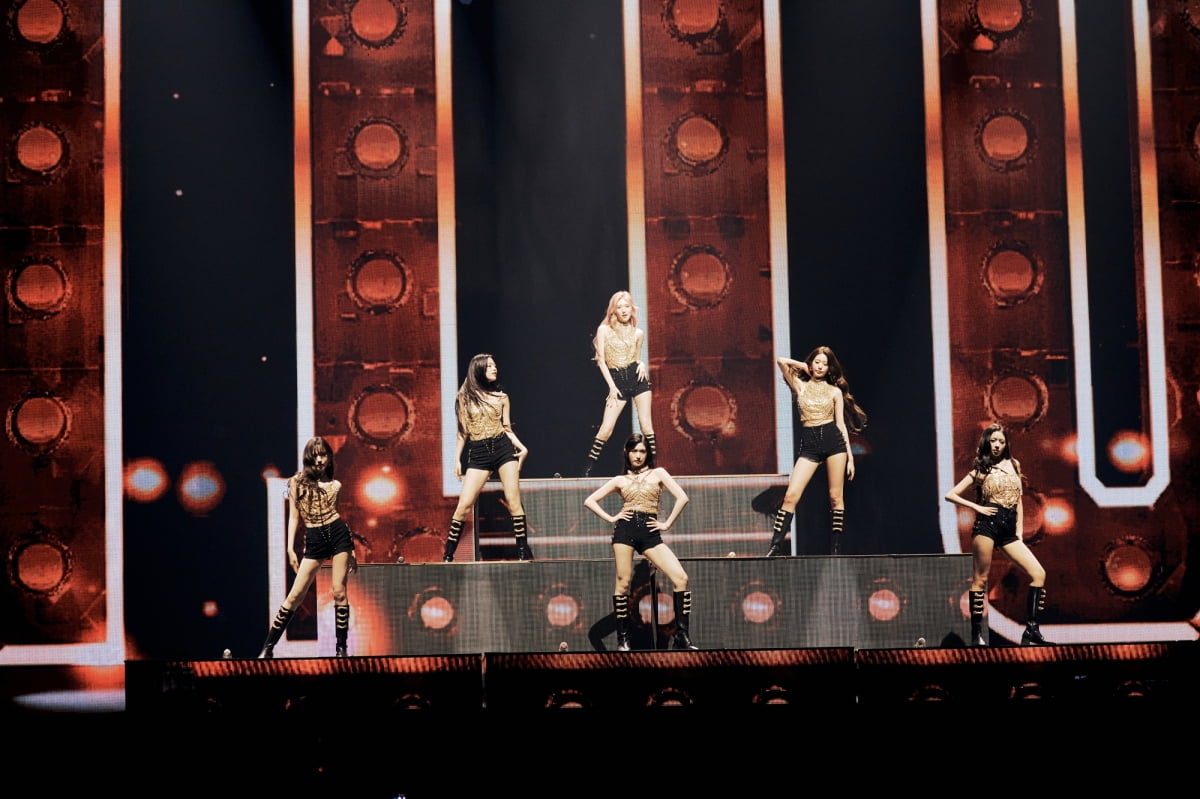 아이브, 실력까지 예쁘다…'공연 강자' 도약할 새 투어 출발 [리뷰]