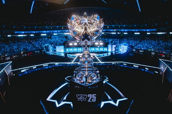 T1 VS KT 롤스터, 월즈 결승서 '통신사 더비' 열린다 [LoL 월즈 포커스]