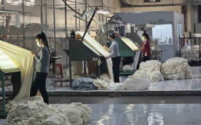 기계 혼자 최적의 '원단' 뽑아낸다…한세 '베트남' 염색 공장 가 보니 [원종환의 中企줌인]