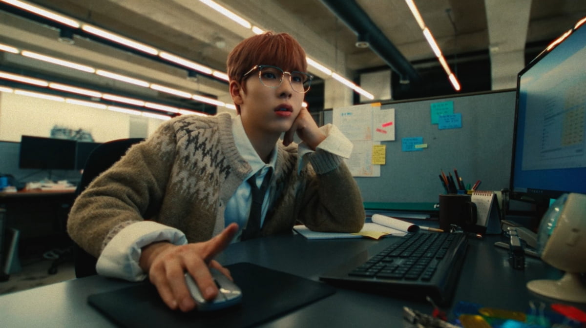 "404 에러"·"다시 켜봐 재부팅"…아크, 참신한 10대 대변 '스키드' [신곡in가요]